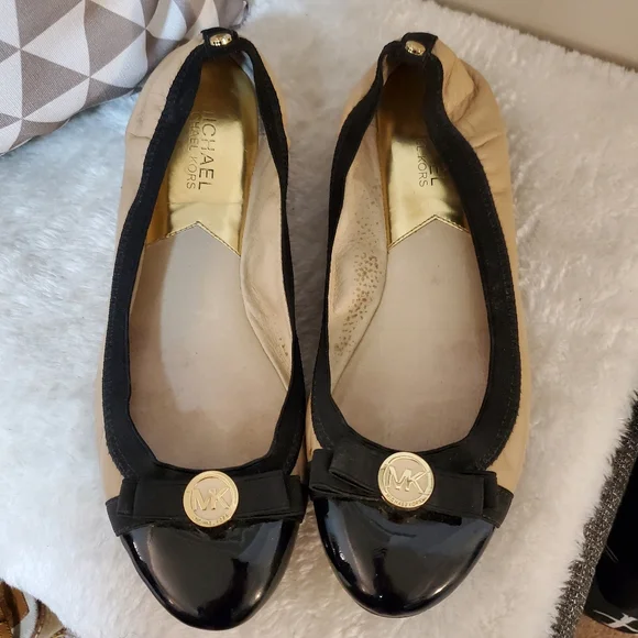 MICHAEL Michael Kors Black and Tan Ballet Flats - Picture 2 of 4